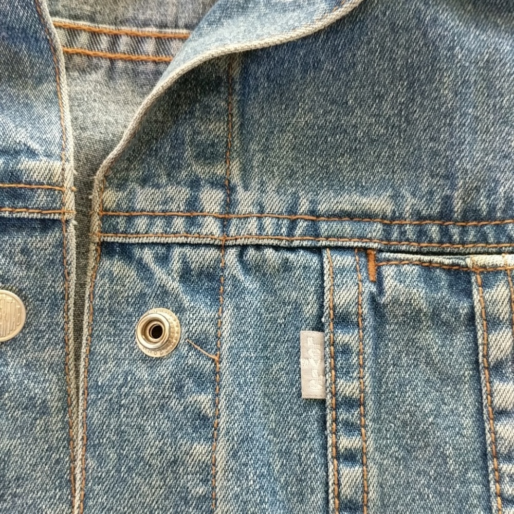 Authentic Levi Strauss Jean Jacket M - image 6